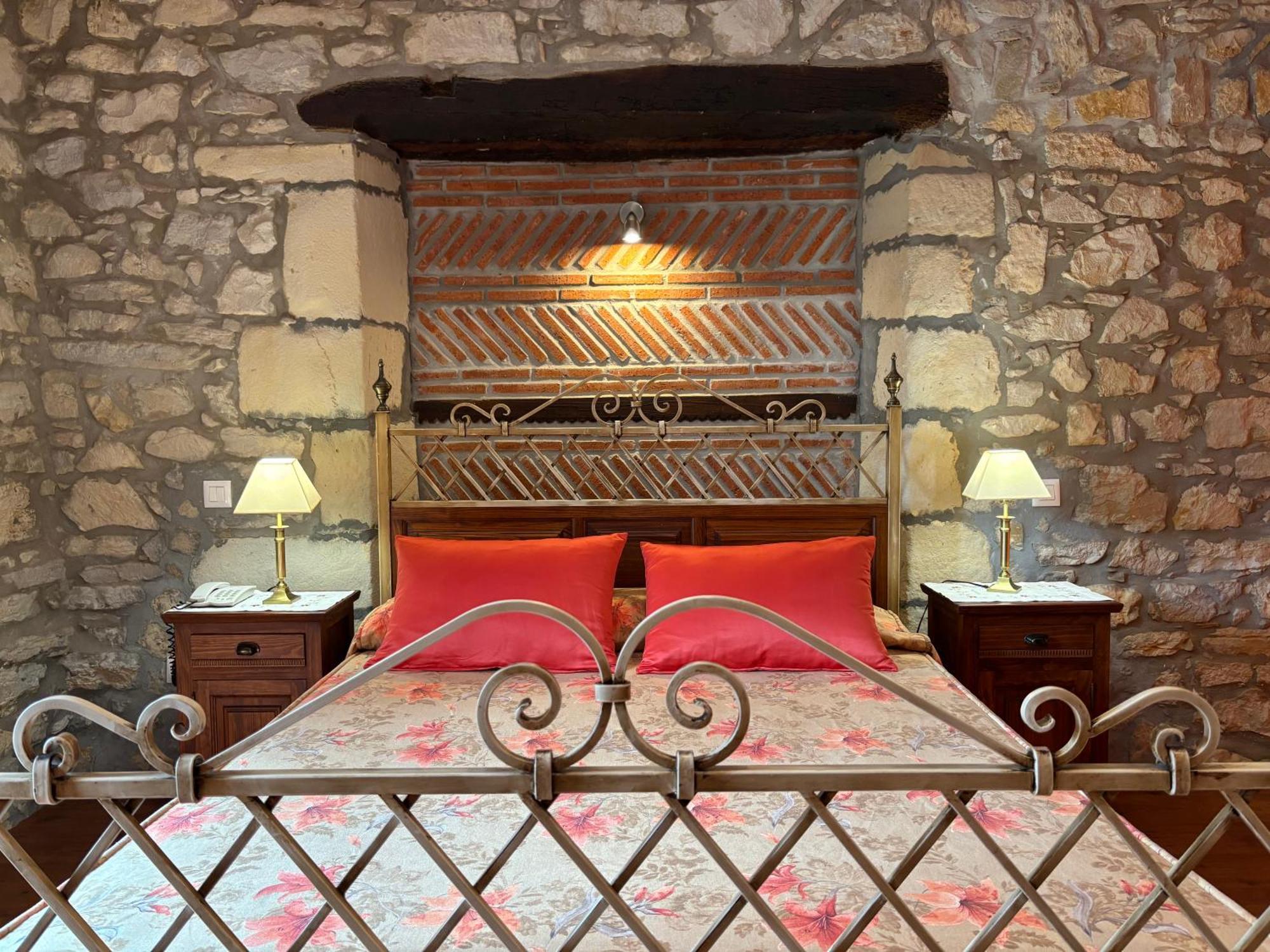 Hotel Casona Los Caballeros Santillana del Mar Kültér fotó