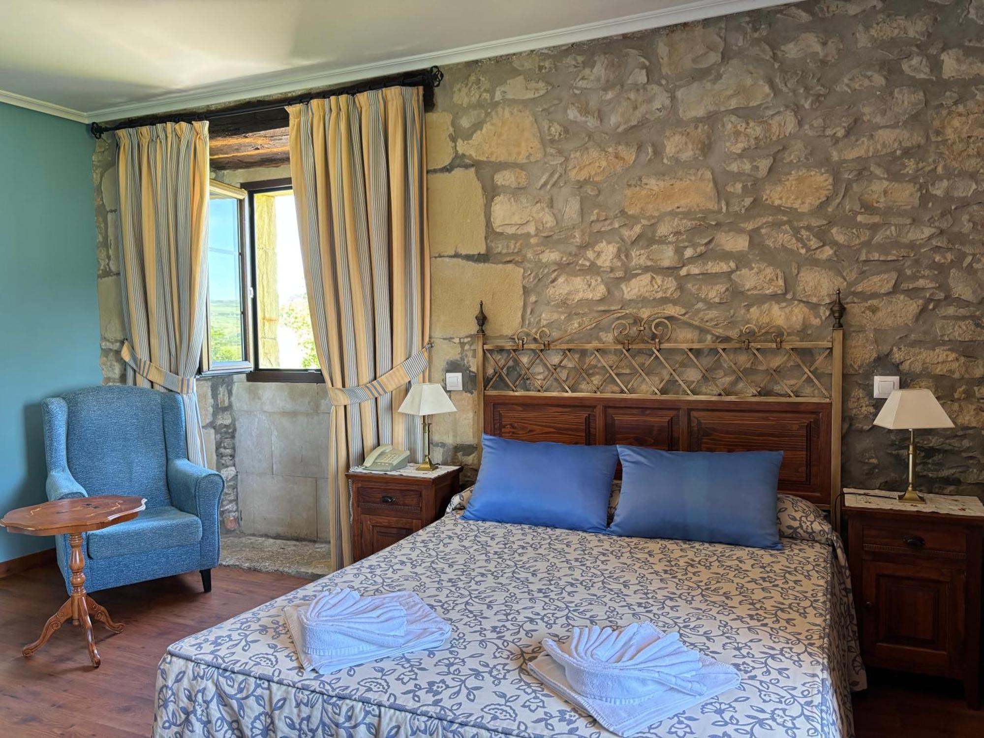Hotel Casona Los Caballeros Santillana del Mar Kültér fotó