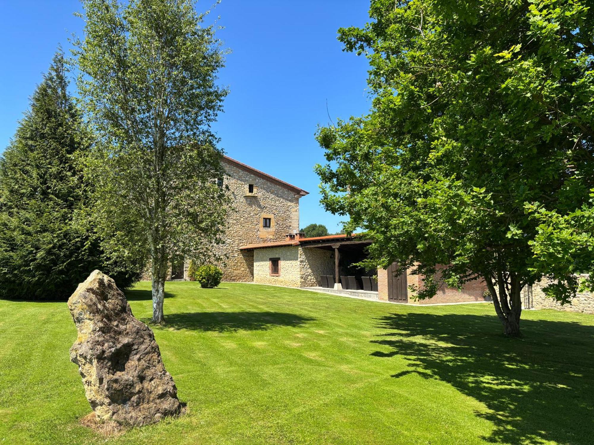 Hotel Casona Los Caballeros Santillana del Mar Kültér fotó